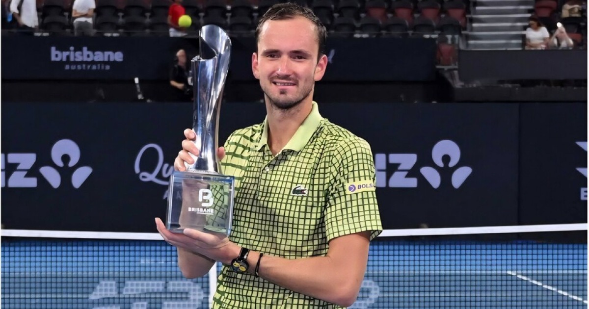 코트선 악동인데, 가족사랑은 끔찍....메드베데프 '브리즈번 ATP 250' 우승 "딸 첫 생일에 우승트로피 바친다"