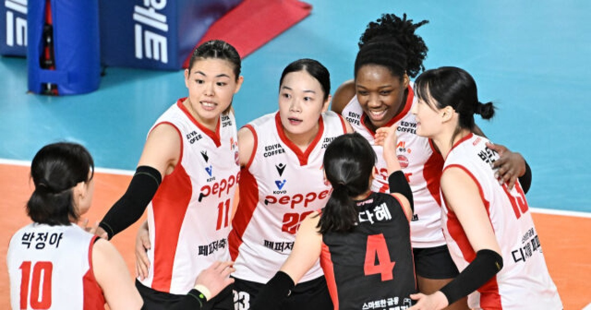 '조이 27점 원맨쇼' 페퍼저축은행, 정관장 셧아웃 완파→6위 지켰다... 정관장 3연패 [MD대전]