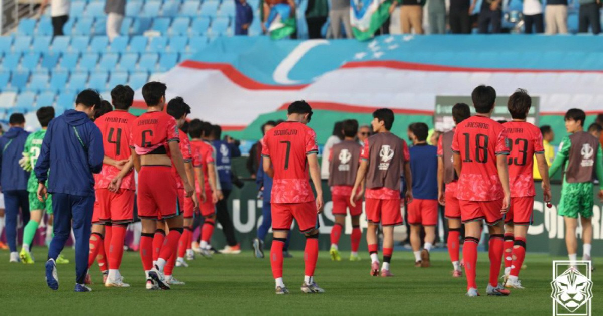 '역대 최강→평균 19.4세' 일본은 활짝 웃고 있다, '토너먼트 턱걸이 진출' 한국 2위에..."4강에서 한-일전 실현 임박" 기대 폭발