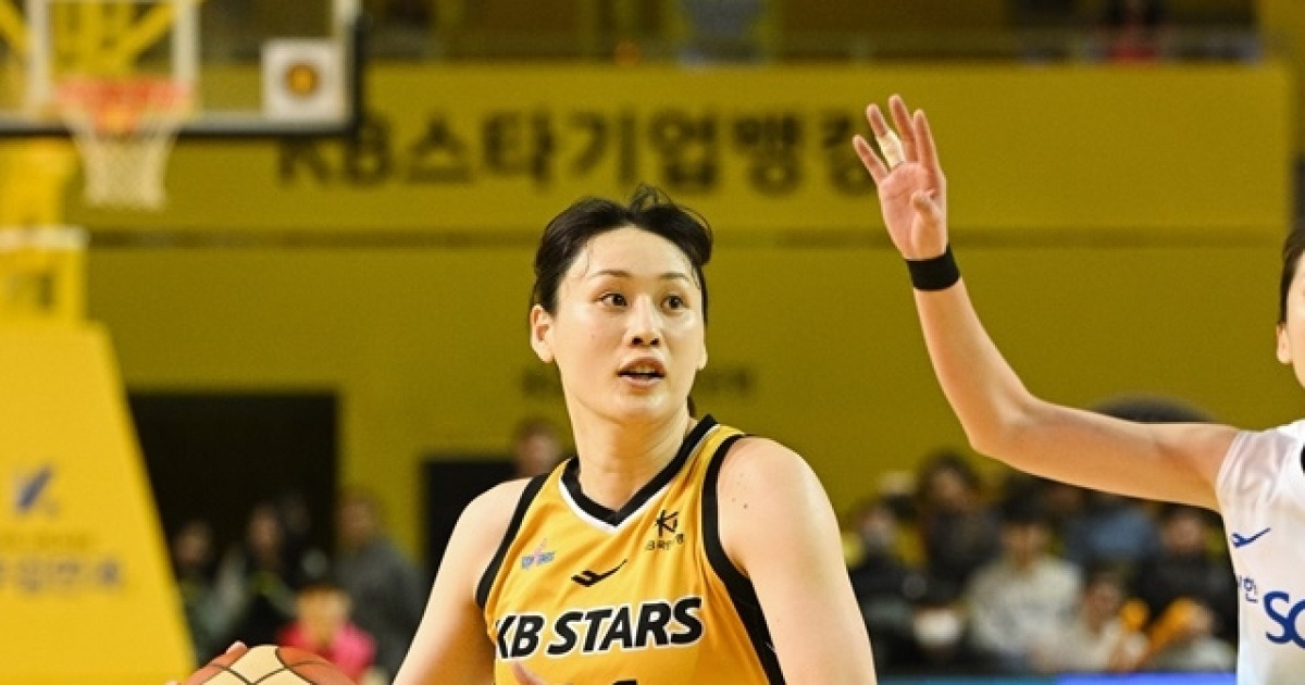 ‘기분좋은 승승!’ KB스타즈, ‘강이슬 32득점’ 앞세워 2연승＆단독 2위 수성…신한은행은 9연패 수렁