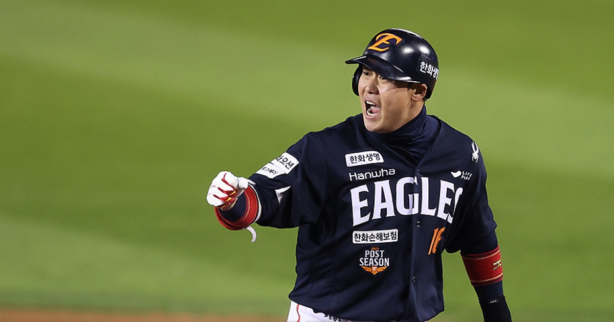 FA 미아 위기→눈물의 헐값 계약→한화 구세주… 이제는 당당하다, 연봉으로 보상 받을까