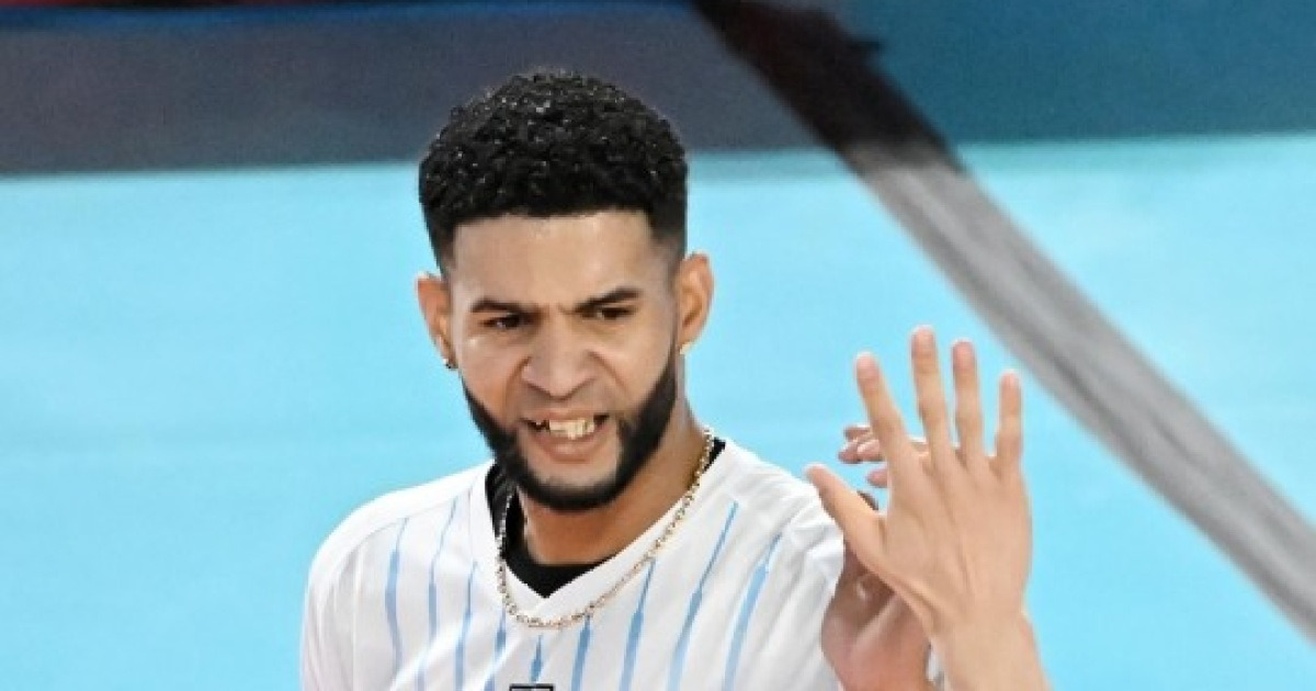 레오 26득점 원맨쇼...현대캐피탈, 우리카드 3-0 완파로 선두 1점 차 추격