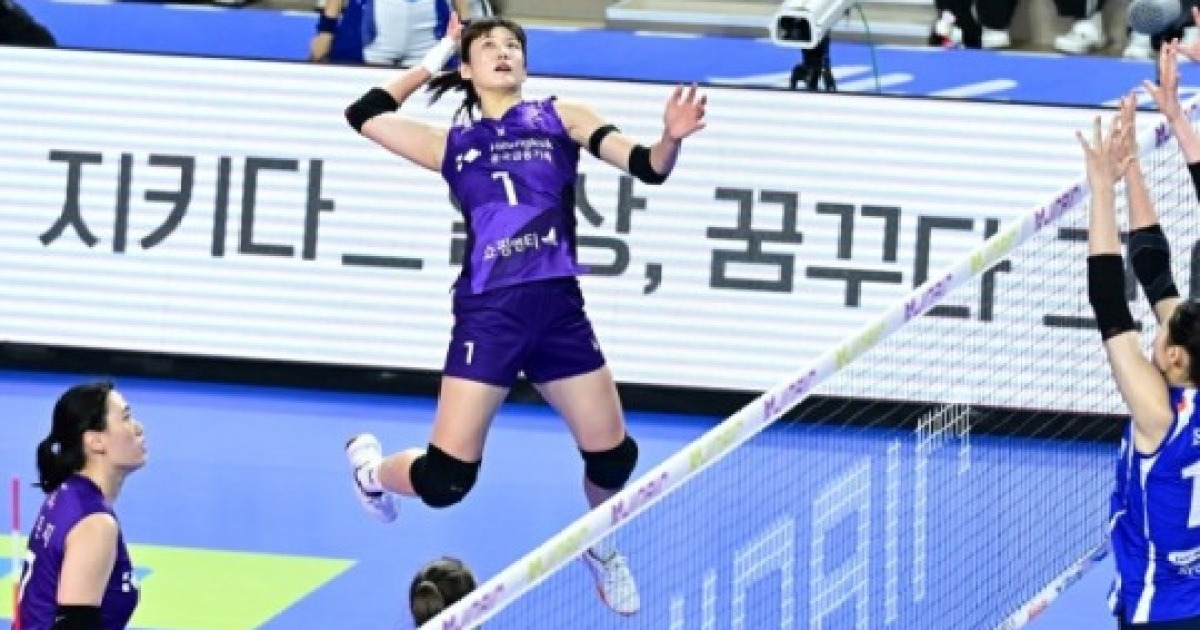 흥국생명, IBK기업은행 3-2 역전승...김다은 18득점 앞세워 4연승