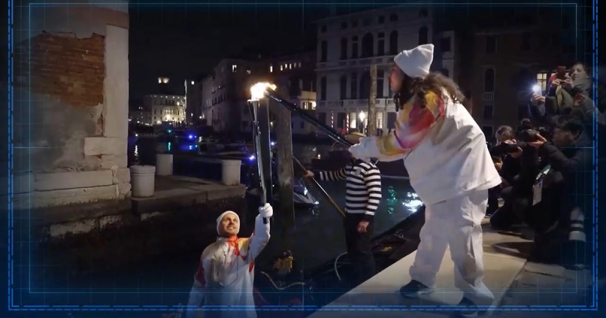 [오늘의영상] 밀라노 동계올림픽 2주 앞…'물의 도시' 베니스 밝힌 성화