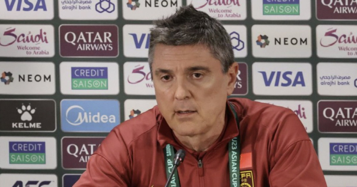 韓 상대 2-0 완승한 우즈벡 격파, 베트남도 3-0 완파→日 수상 불공평하다...中 감독 대폭발한 깜짝 이유, 저긴 슈팅 4개 막았잖아