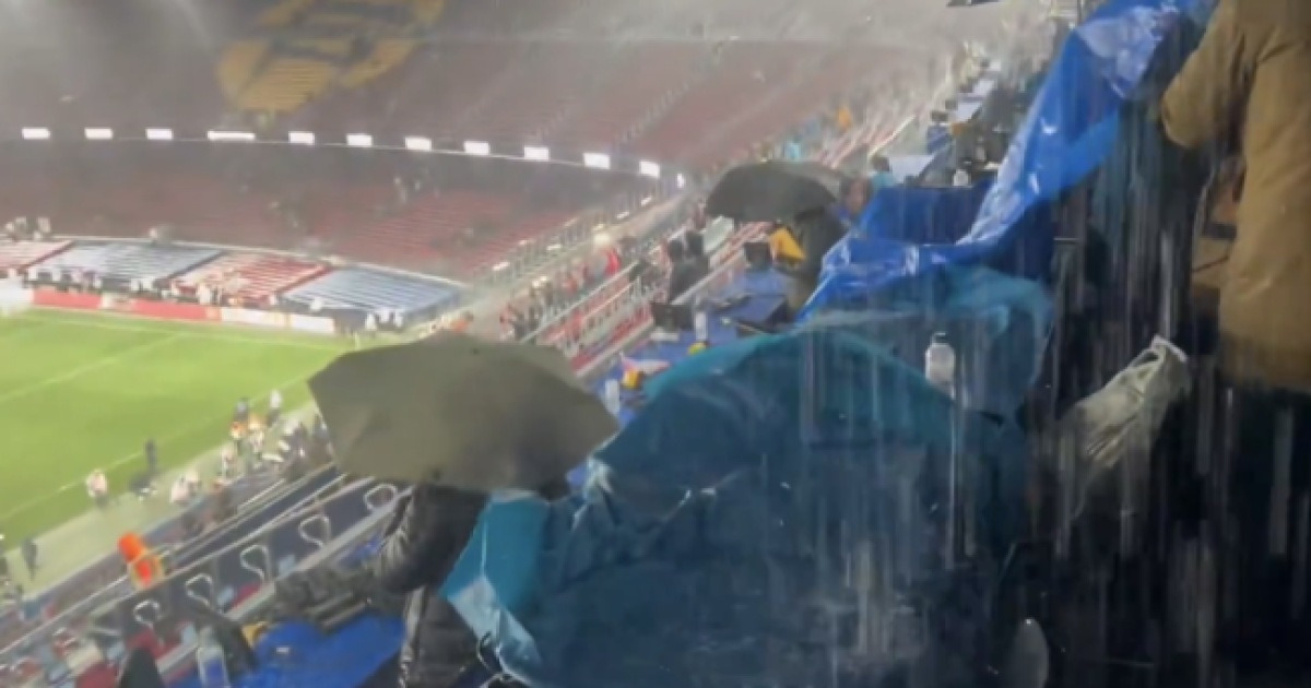 천장 비 줄줄, 바닥 흥건, 관중도 회장도 흠뻑 이게 '2조 5000억' 유럽 최고 경기장이라고?