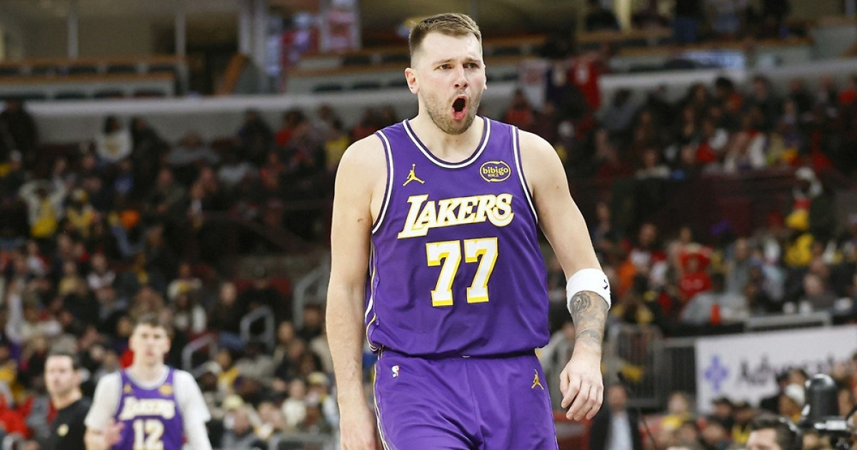 돈치치+제임스 70점 폭발한 NBA 레이커스, 시카고 제압