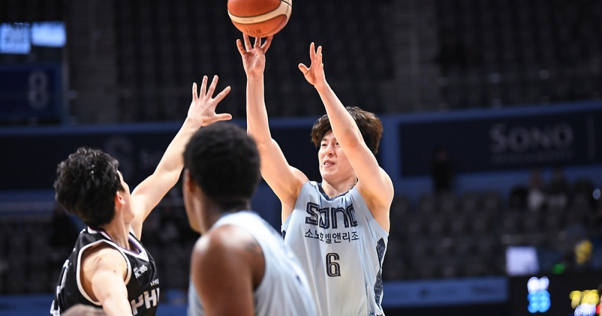 프로농구 소노, 현대모비스 45점 차로 완파하고 단독 7위로