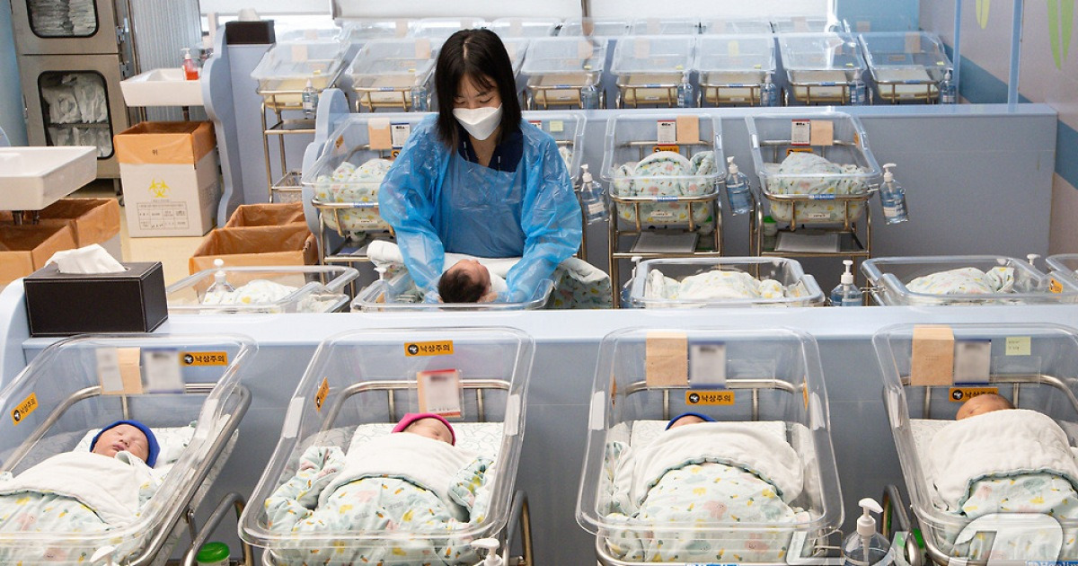 「子どもの泣き声」6年ぶり最高…出生も結婚も「コロナ前」に戻る