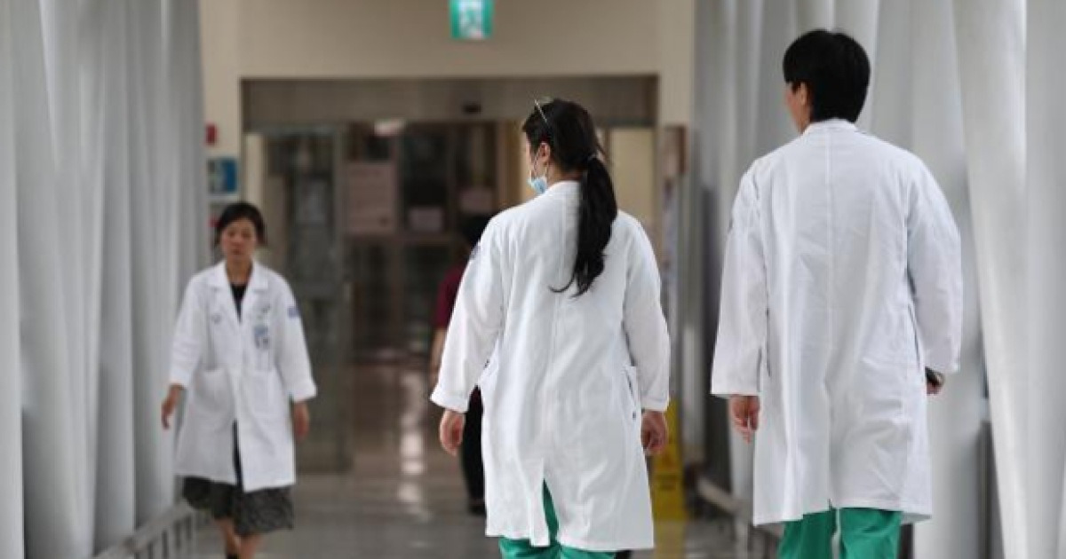 「医師は給料が低いから医学部に行かせるな…」という反発をよそに医学部生を増やす
