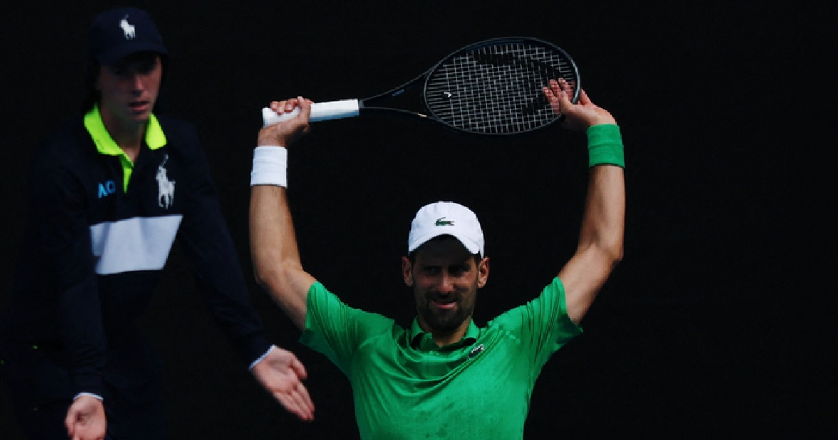 ‘이런 행운이’ 조코비치, 2연속 기권승으로 4강행…2위 신네르와 격돌, 호주오픈 4강 대진 완성