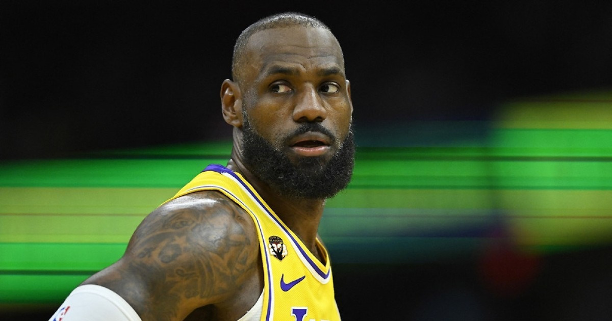 NBA 레이커스 '킹' 제임스, 고향 클리블랜드서 30점 차 대패