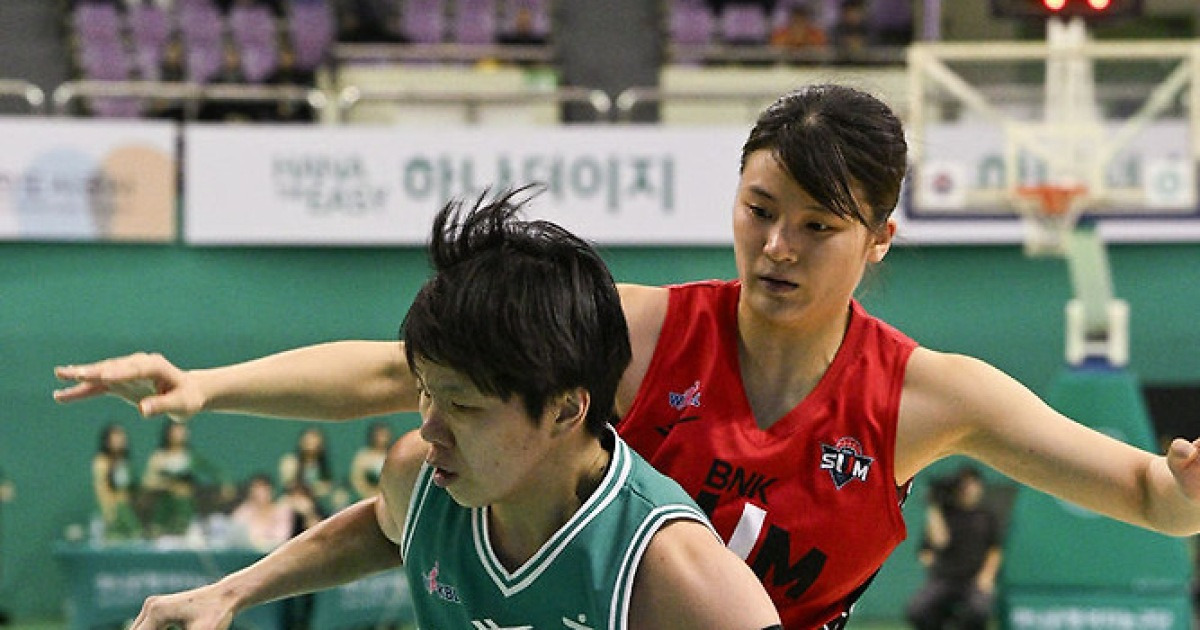 여자농구 하나은행, BNK 67-58 격파…2연패 탈출과 함께 선두 굳혀