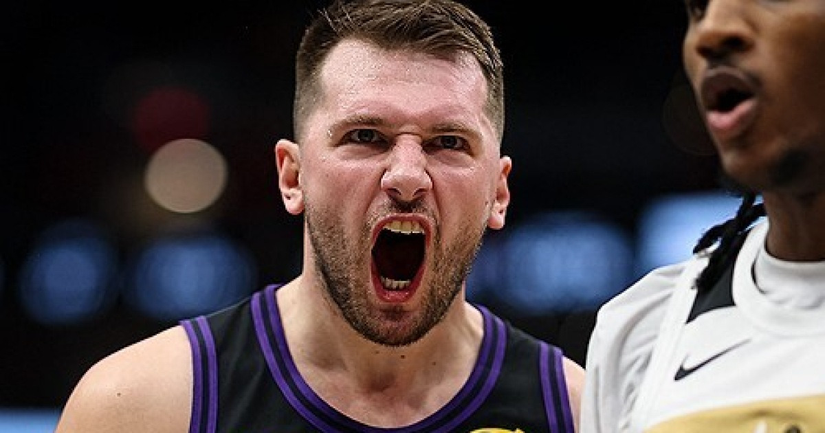 '전반에만 트리플더블!' 돈치치의 미친 원맨쇼... 레이커스, 워싱턴 상대 31점차 대승