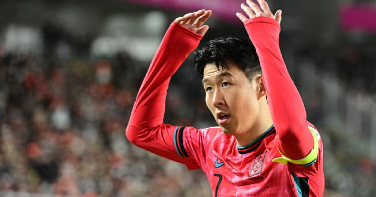 “손흥민 빠진 한국, EPL 선수 전멸위기…일본은 유럽파만 무려 130명”