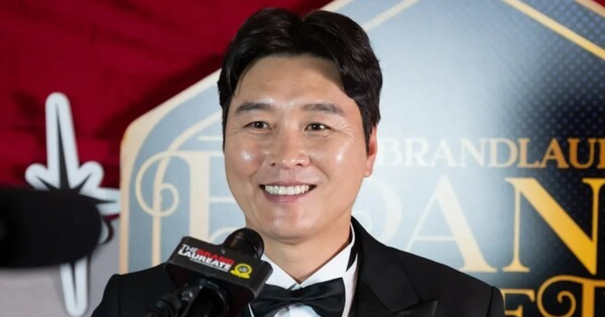 [공식발표] 韓 2호 초대형 경사! 무하마드 알리, 타이거 우즈, 리오넬 메시 등 세계적 인사가 누렸던 영광→이동국, 용인FC 디렉터가 이어받았다