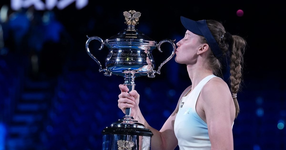 ‘1위 킬러’ 리바키나, 사발렌카 꺾고 호주오픈 첫 우승