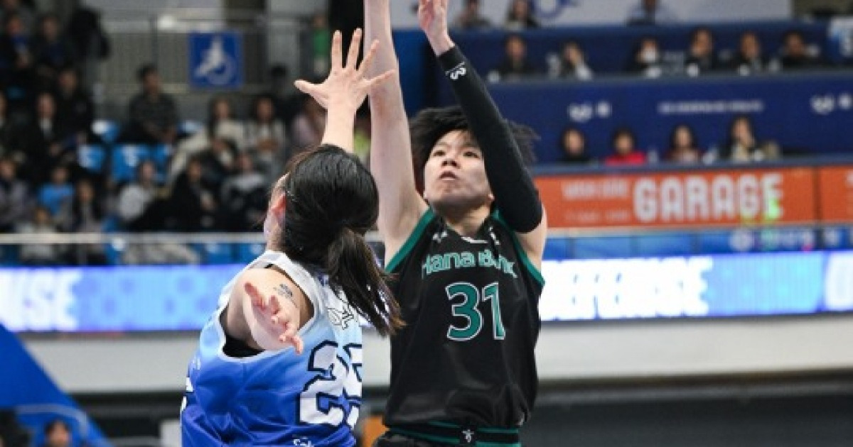 선두 하나은행, 최하위 신한은행에 33점 차 대승...2위와 2경기 차 벌려