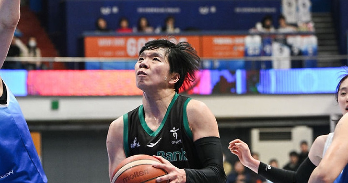 여자농구 선두 하나은행, 신한은행에 33점 차 완승…2위와 2경기 차