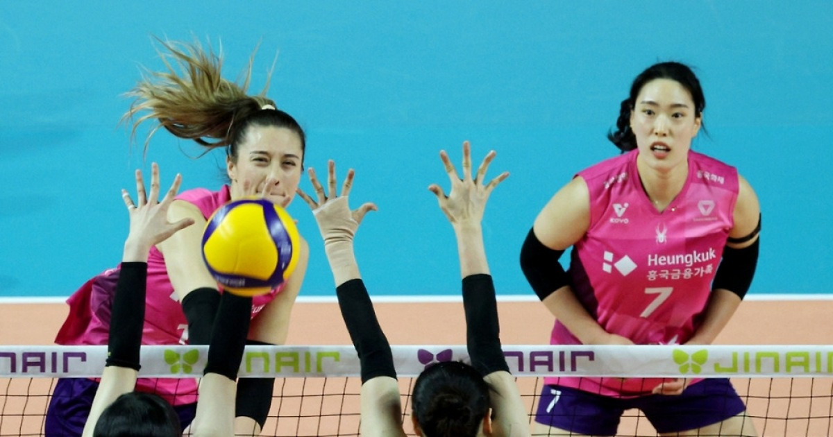 '연패는 없다' 흥국생명, 페퍼저축은행 꺾고 '2위 도약'... 레베카 25점 [인천 현장리뷰]