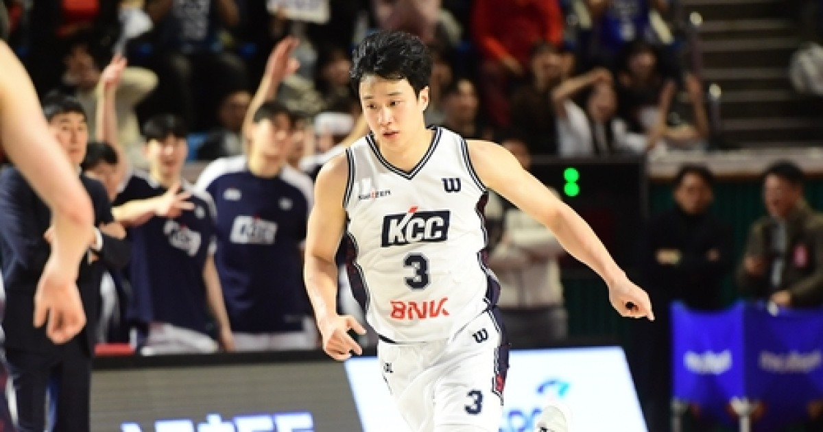 허웅 51점 폭발…KCC, SK 대파하며 6강 진출 사실상 굳혔다
