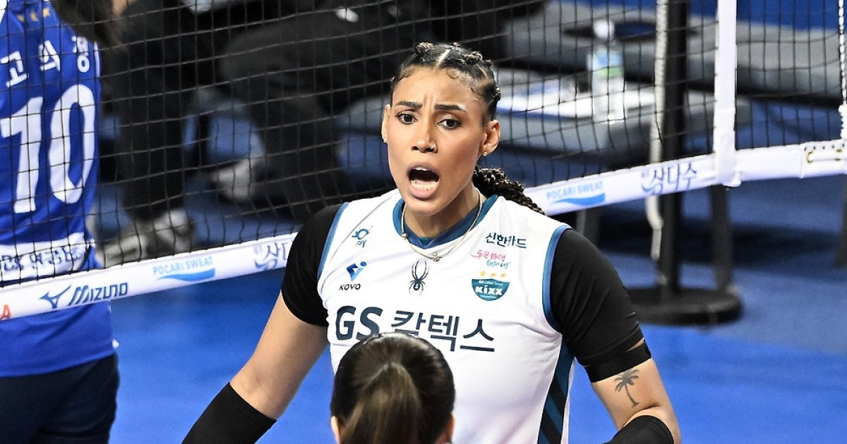 실바 32득점…GS칼텍스, 4위 IBK 잡고 승점 1 차로 추격