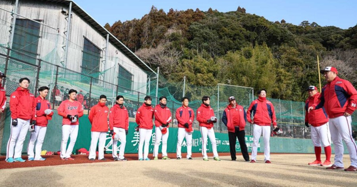 "마주치면 뺨 맞는다" '좀비담배' 파문에 경고...논란 속 히로시마, 살얼음판 캠프