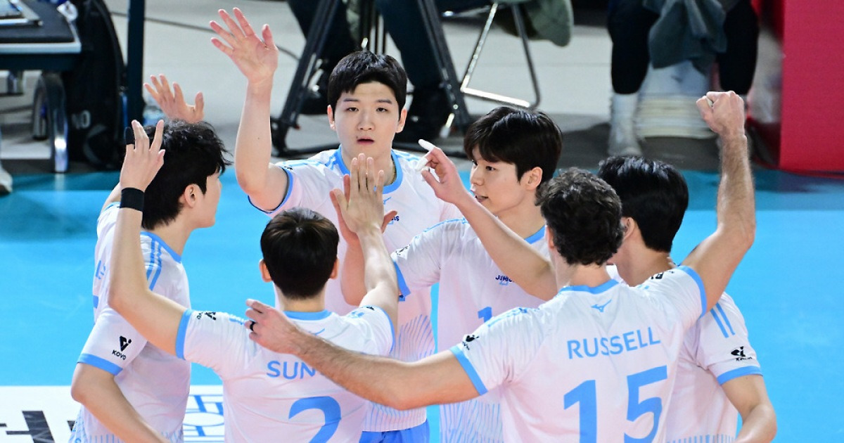 완전체 돌아오고 있다 자신감 이유 있었다…'선두 1점 차 추격' 대한항공, 삼성화재 셧아웃 제압 [대전 리뷰]