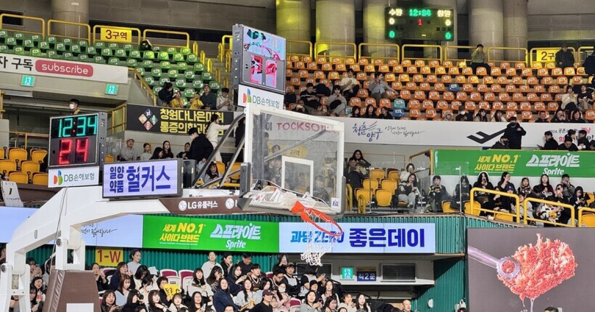 경기 시작 13분 전 부서진 백보드, 경기 지연은 단 1분