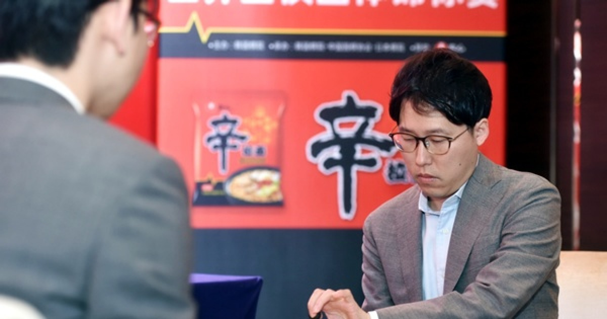 이야마 유타, 딩하오 꺾고 농심신라면배 3연승…한국은 신진서 출격 대기