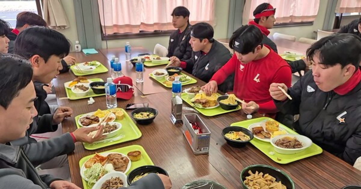 손바닥이 곧 저울 SSG 육성 비결은 '영양학'…미야자키 퓨처스 캠프 '맞춤형 식단' 도입