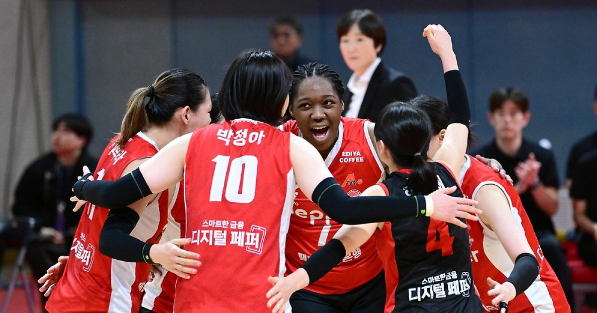 '조이 30점' 페퍼저축은행, 현대건설 '천적' 입증…3-0 완승