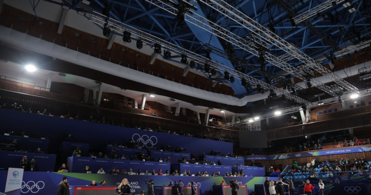 정전 사태로 흐름 끊겼나…韓 컬링, 첫판부터 삐끗[밀라노 코르티나 2026]