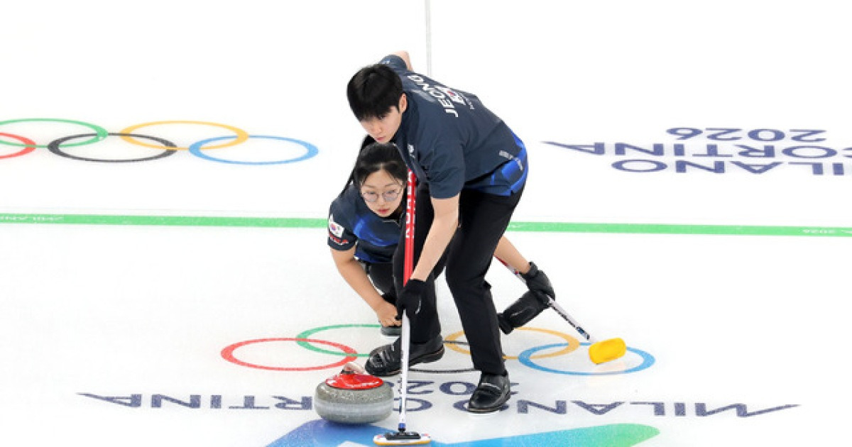 /동계올림픽/컬링 믹스더블 김선영-정영석, 스위스에 5-8…밀라노 올림픽 예선 3연패
