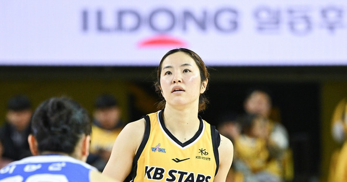 여자농구 KB스타즈, 우리은행 꺾고 6연승…선두 하나은행과 반 경기 차
