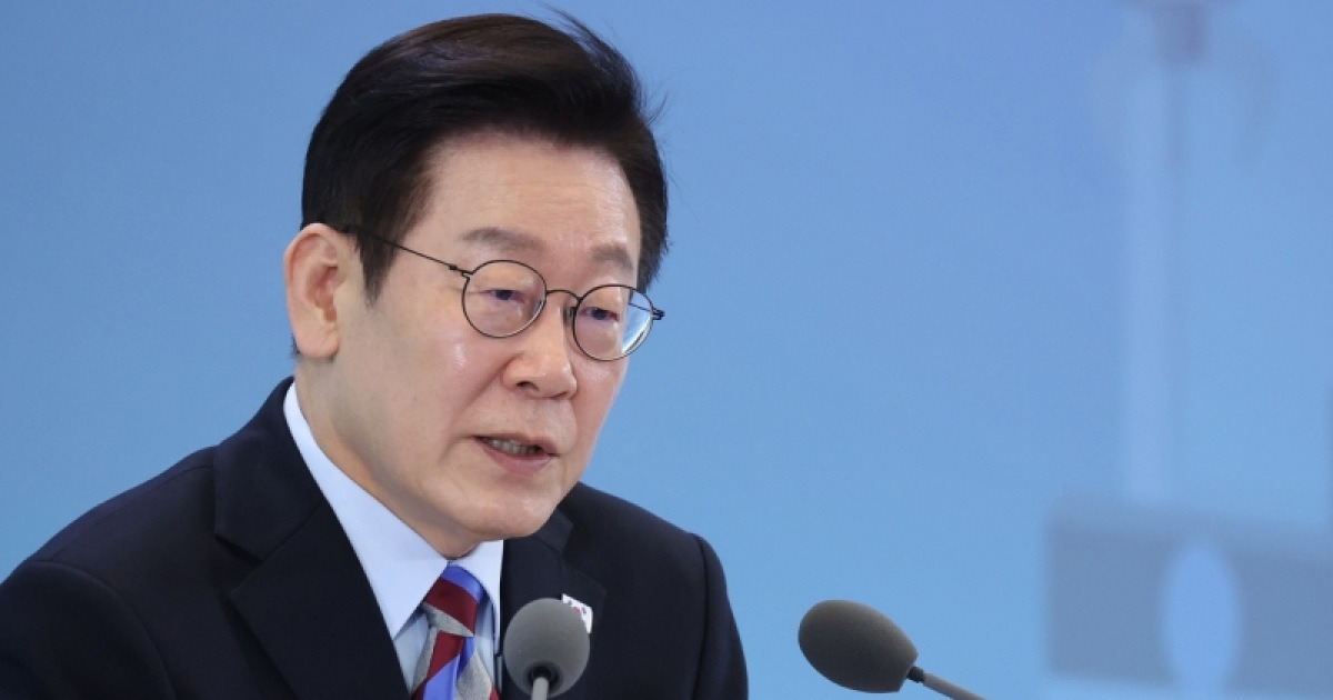 "아파트 한 평 3억 말이 되나" 이재명 대통령, 연일 부동산 문제 지적
