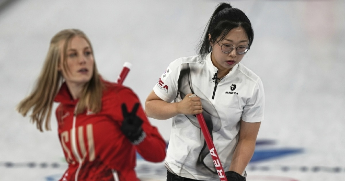 컬링 믹스더블 김선영-정영석, 스위스에 패배…준결승 ‘빨간불’
