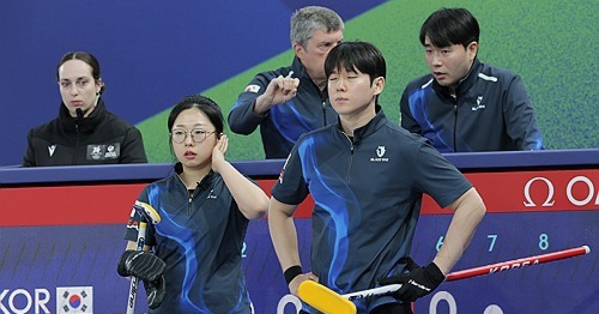 '패패패패' 韓 올림픽예선 2위였는데, 4연패라니…'세계의 벽 높았다' 컬링 믹스더블, 영국에 2-8 완패+'조기 탈락 위기'