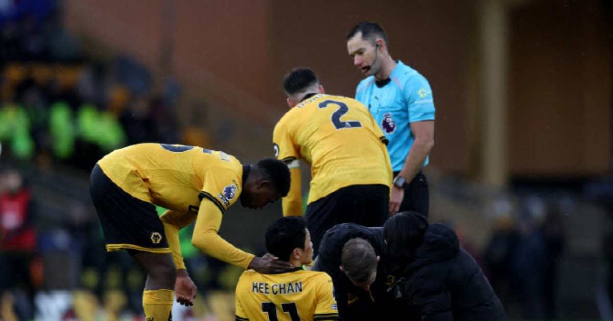 부상으로 쓰러진 황희찬…최하위 울버햄프턴은 강등 위기