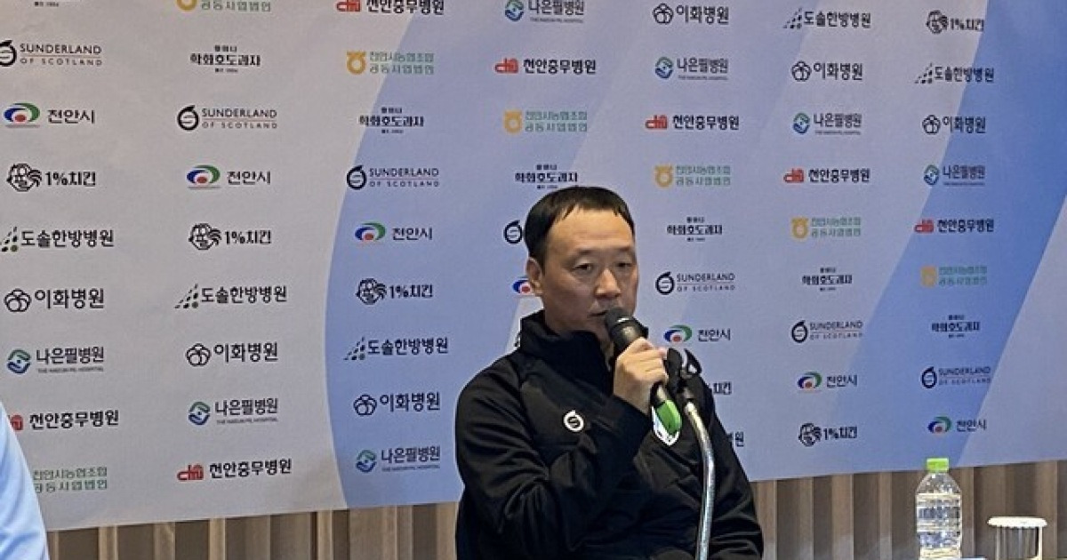 [오피셜] "지옥훈련 견뎌... 韓 2부 5위 안에 들어 PO 가겠다"... 천안시티 박진섭 감독-주장단의 각오