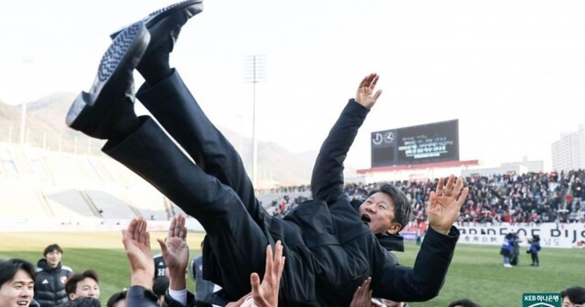 [오피셜] "승격 목표 향해 흔들림 없이 나아갈 것"... '회장님 팀' 2부 부산, 2026시즌 선수단 등번호 발표