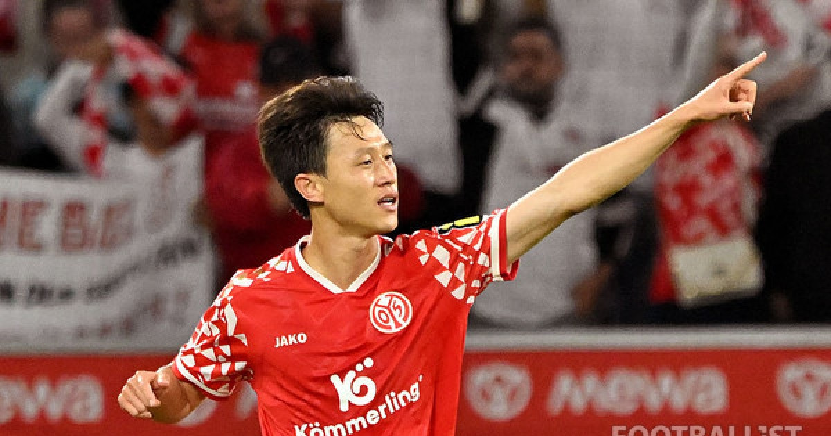 마인츠 05 대 아우크스부르크 경기 관련 이미지