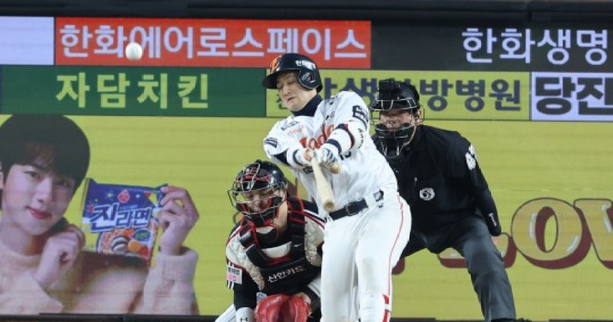 'WBC 대표팀 비상' 포수 최재훈 손가락 골절...출전 불투명