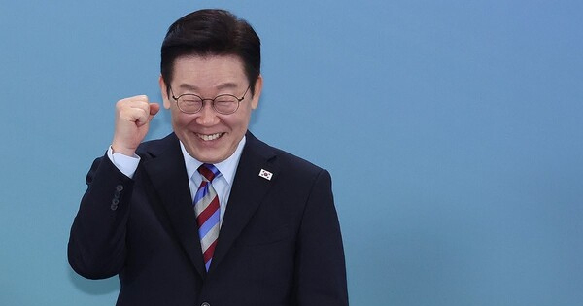 김상겸 은메달에 이재명 대통령 '방긋'... "한국 설상 경쟁력 보여줘"[밀라노 올림픽]