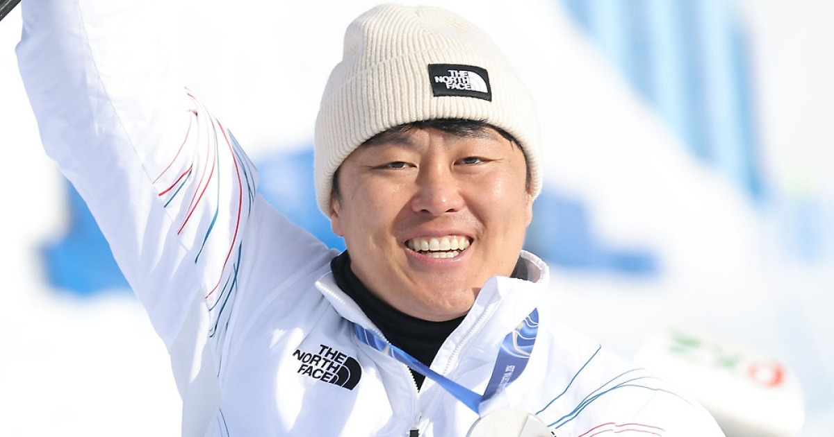 李대통령, 스노보드 '은' 김상겸에 "피나는 노력으로 메달…뜨거운 축하"