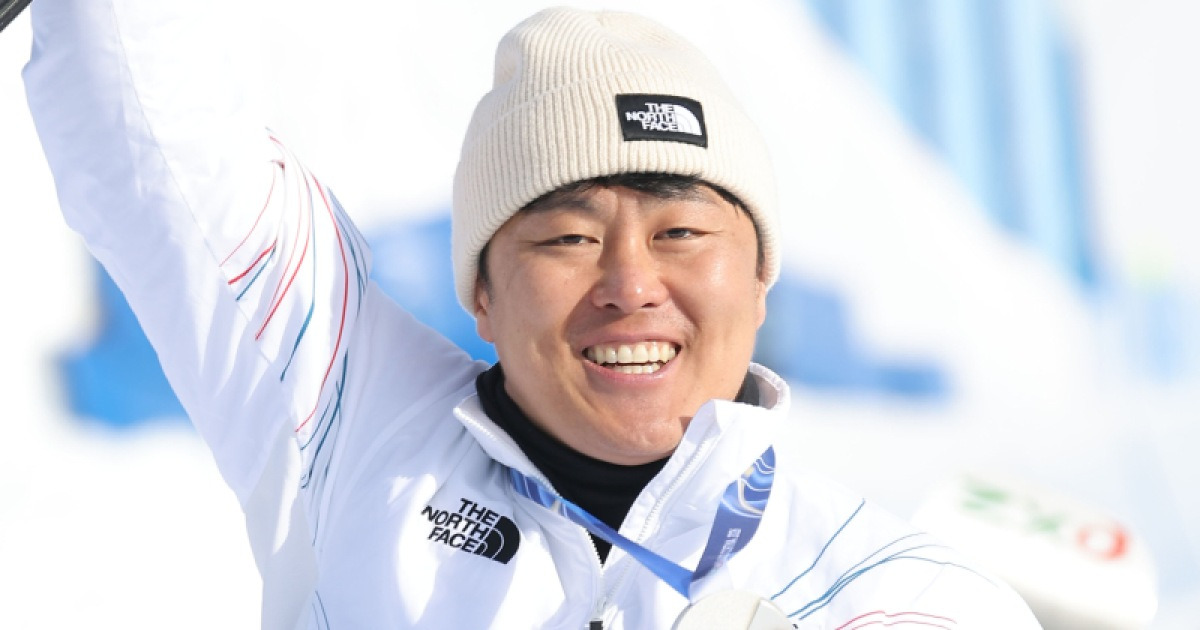 스노보드 김상겸, 평행 대회전 ‘은메달’ 수확…동계올림픽 한국 첫 메달