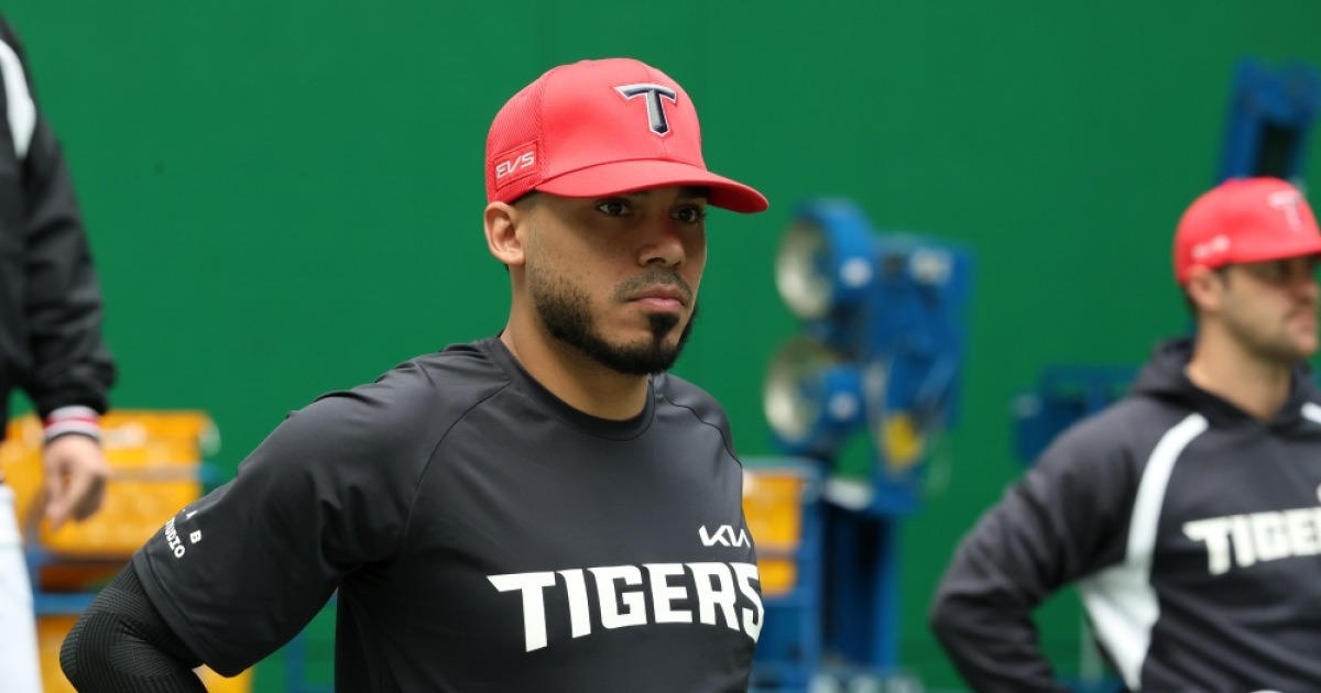 '롯데 1위 타자' 보며 성공 꿈꾸는 KIA 15억 외인…"제게 본보기가 되지 않을까요" [아마미오시마 인터뷰]