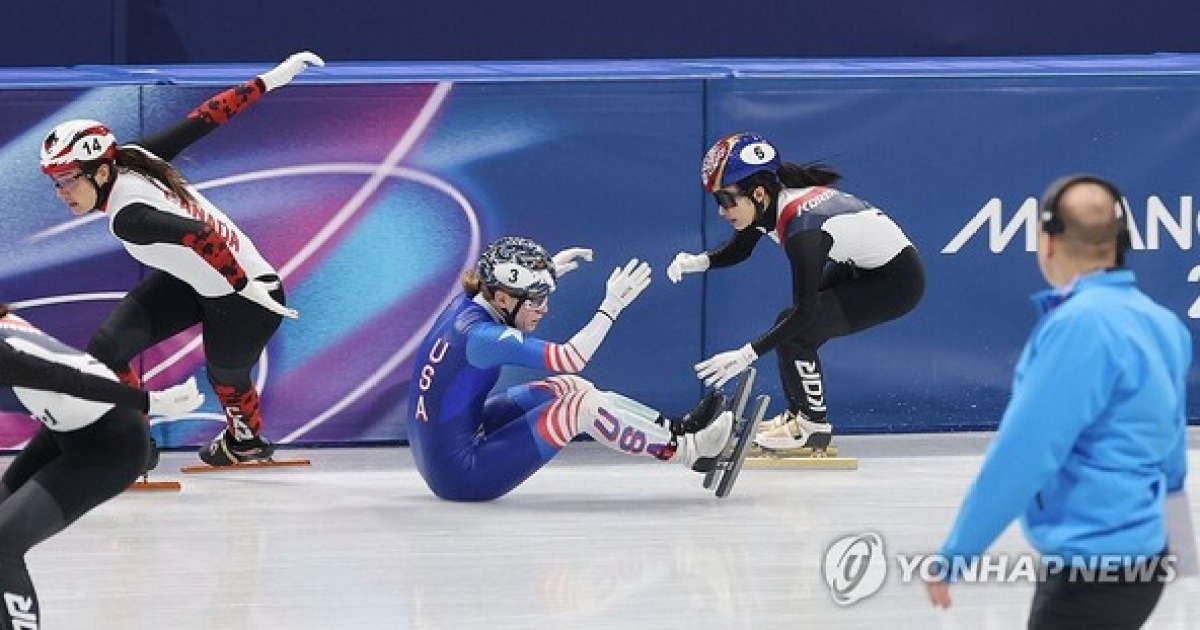 알고보니 충돌 전 스케이트 날 앞서… 2위였던 한국, 오심으로 탈락했다[초점]