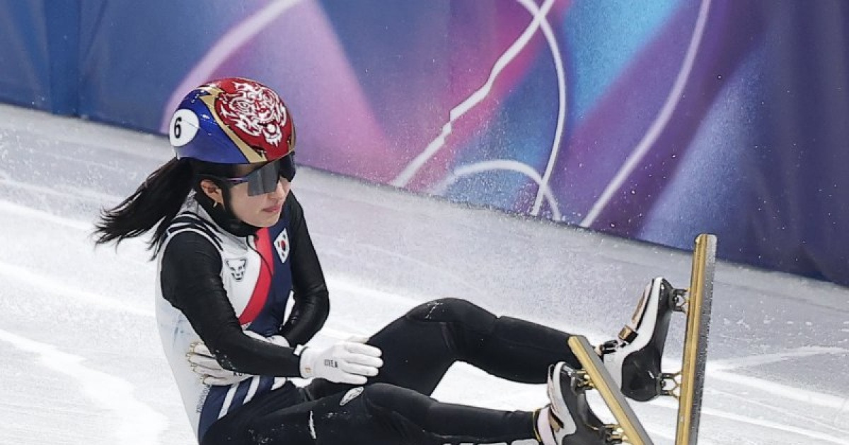 "갈비뼈 잡고 쓰러진 우리 에이스" 김길리, 결국 순위결정전 '교체'... 韓 쇼트트랙 '초긴장' [2026 밀라노]