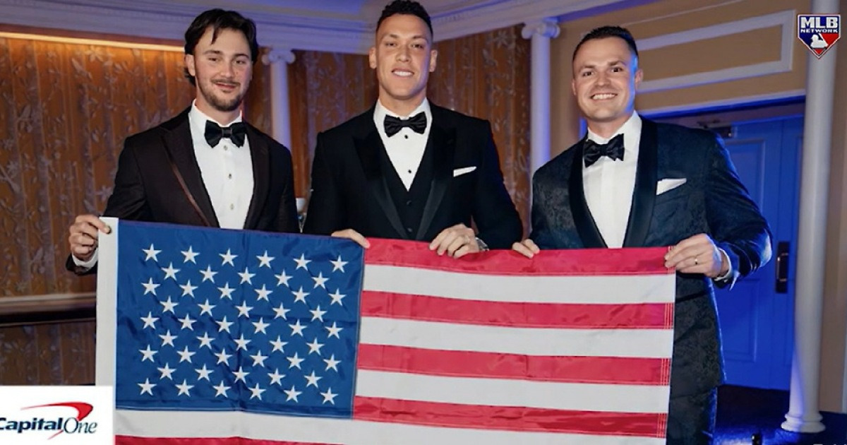 이런 그림 상상이나 했나? 사이영상 옆 MVP, 그 옆 사이영상, WBC 드림팀 '빅3' 성조기 들고 의기투합